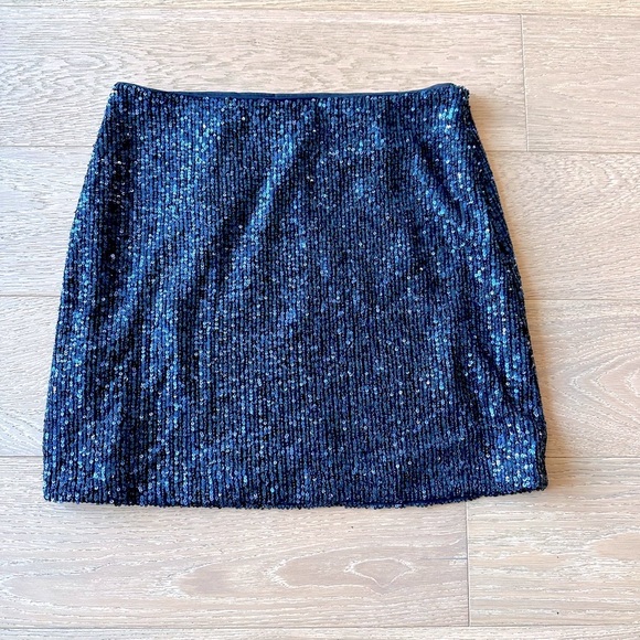 Banana Republic blue sequin mini skirt - Picture 2 of 2